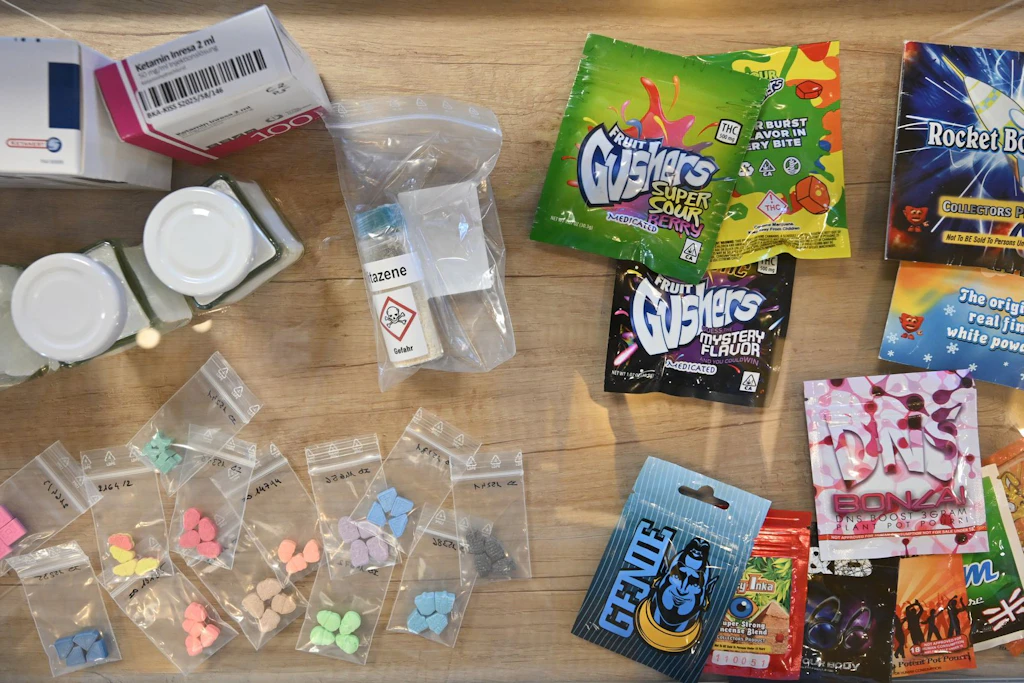 Berliner Drogendealer werben mit Gratisproben für ihr Geschäft.