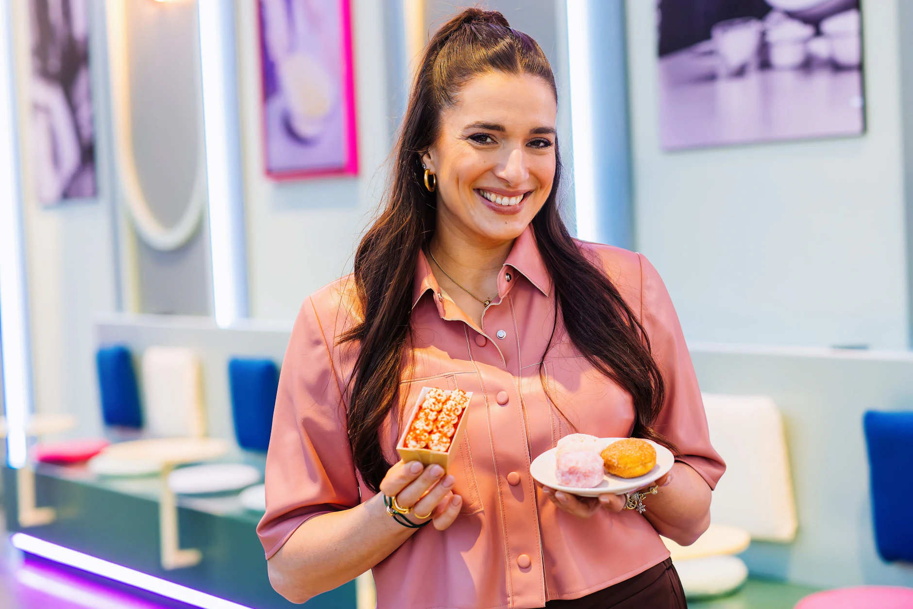 Die erfolgreiche Back-Influencerin Saliha „Sally“ Özcan freut sich auf ihr drittes Kind.