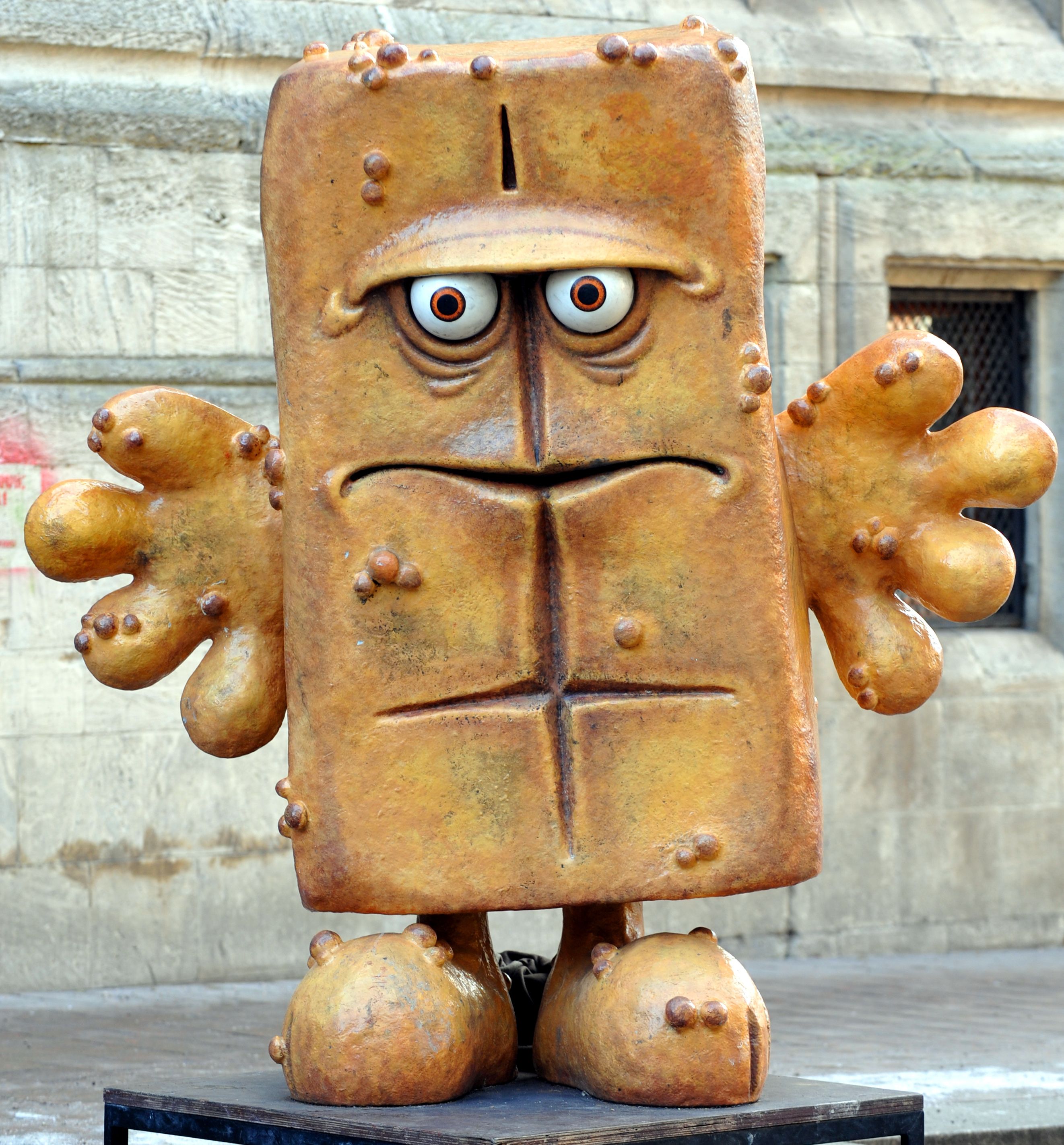 Nach Farbanschlag: „Bernd das Brot“ wieder sauber