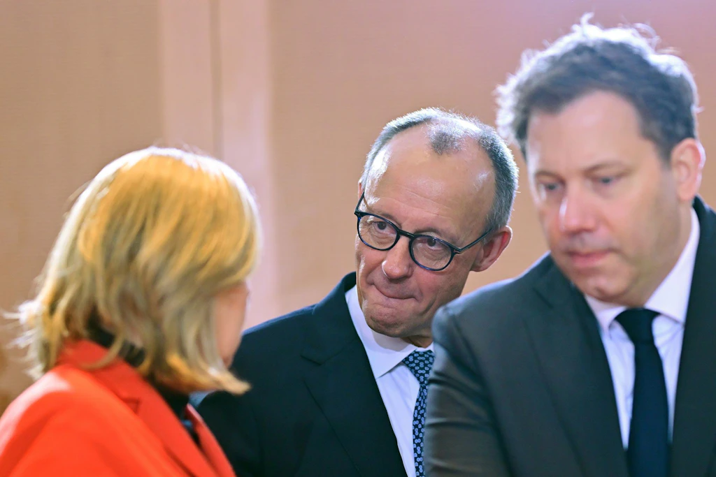 Bärbel Bas (SPD), Kanzler Friedrich Merz (CDU) und Lars Klingbeil (SPD) haben sich einen fatalen Plan für Deutschland ausgedacht.