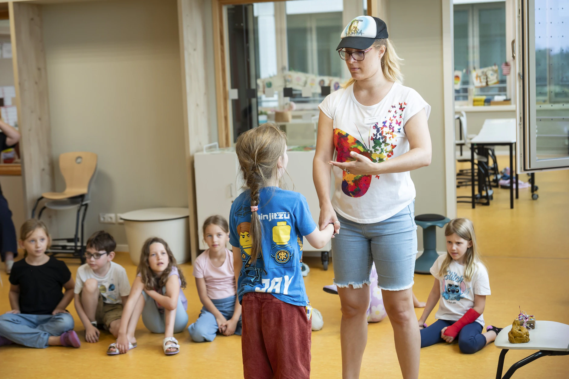 Anti-Gewalt-Training in der 37. Grundschule in Mahlsdorf. Natalia Fuchs übt mit den Kindern klare Kommunkation.
