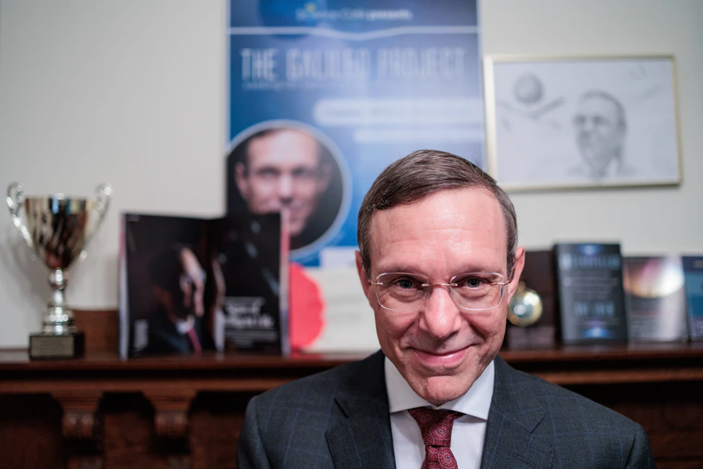 Harvard-Astrophysiker Avi Loeb soll ein neues wissenschaftliches UFO-Gremium des Weißen Hauses leiten.