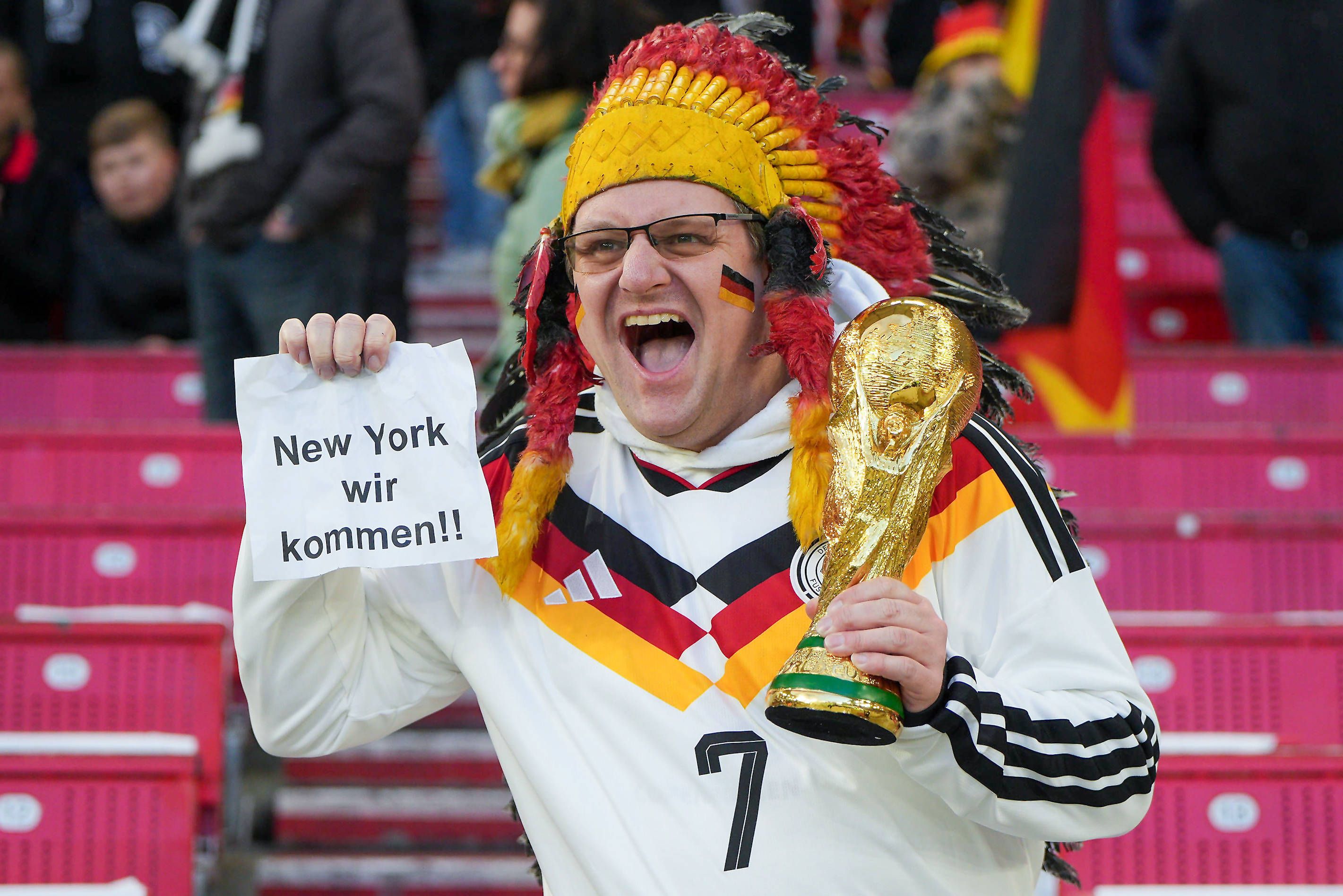 „84 Millionen Bundestrainer“? Also, ich bin schon mal keiner