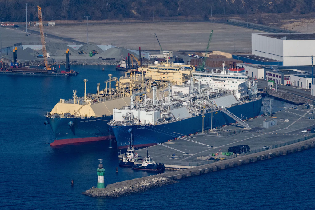 Das LNG-Terminal „Deutsche Ostsee“ auf der Insel Rügen: Expertin Jaller-Makarewicz kritisiert Deutschlands wachsende Abhängigkeit von Flüssigerdgasimporten.
