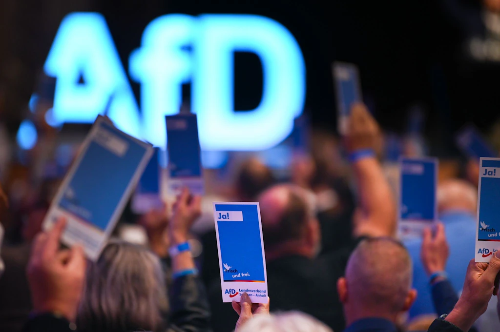 Umfrage-Schock für Merz: AfD zieht Union davon