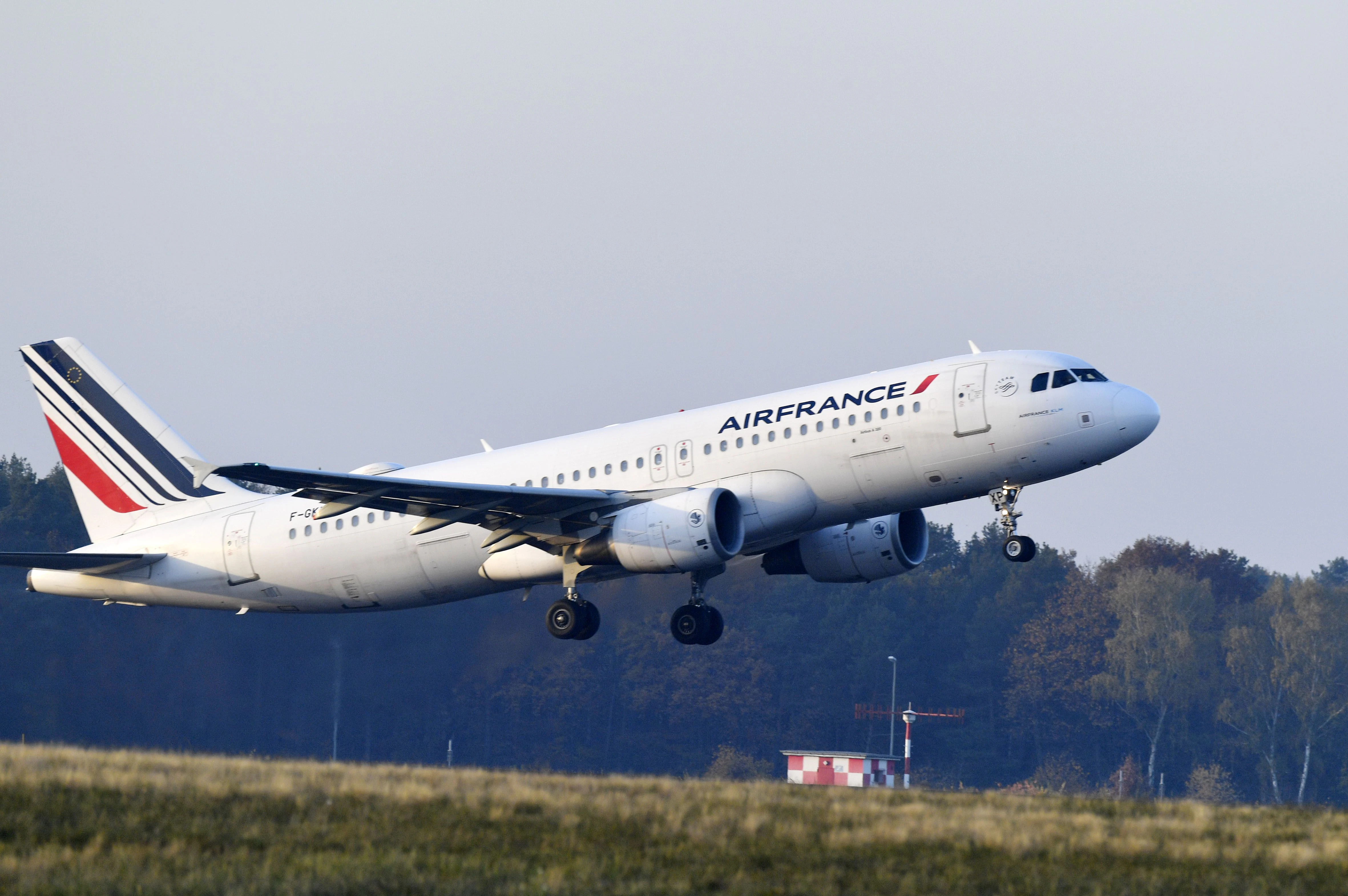 France First Form Air France fährt Superreiche im Porsche zum Flugzeug: So luxuriös ist ...