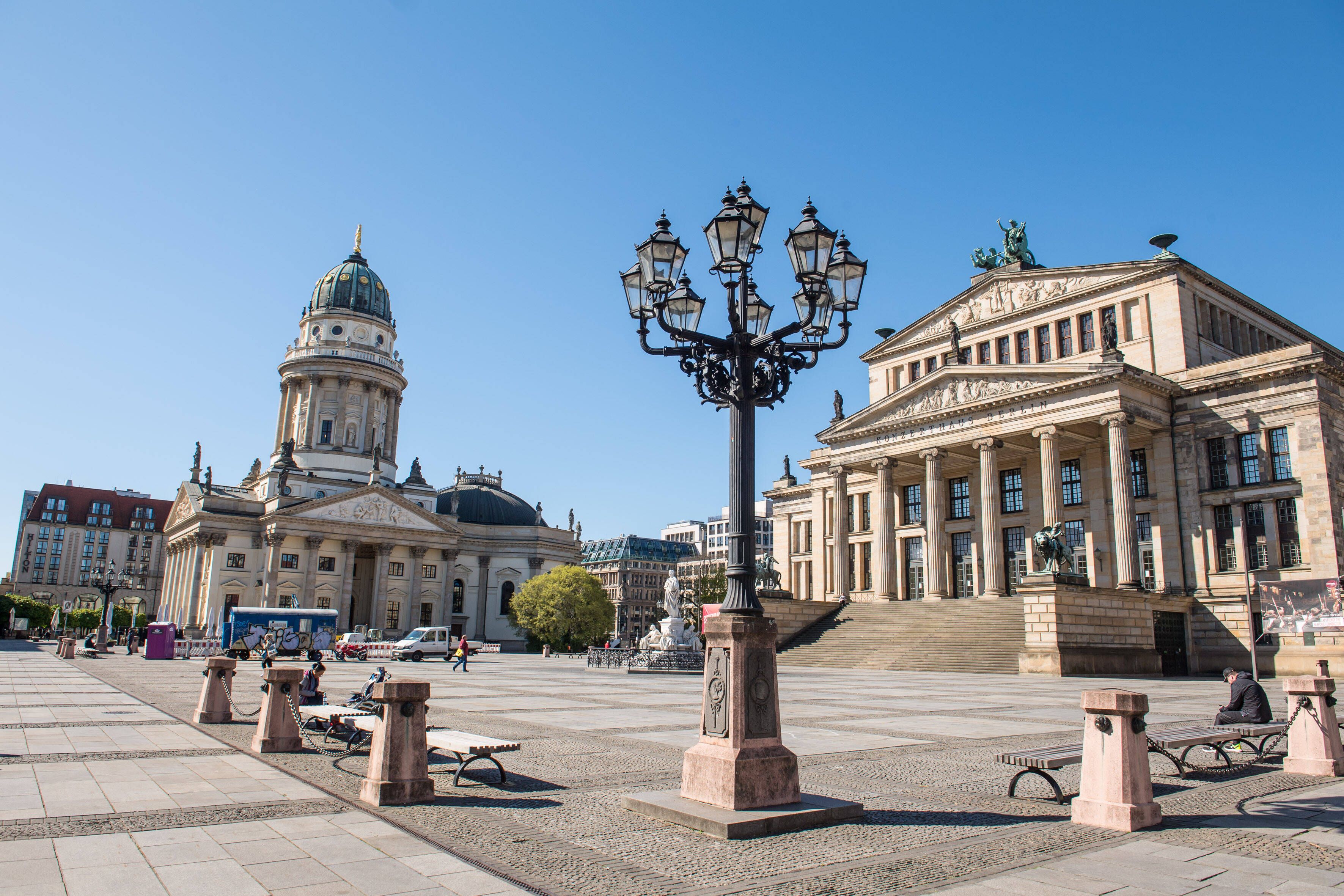Naturdenkmal muss weichen: Seltener Baum-Methusalem am Gendarmenmarkt wird gefällt