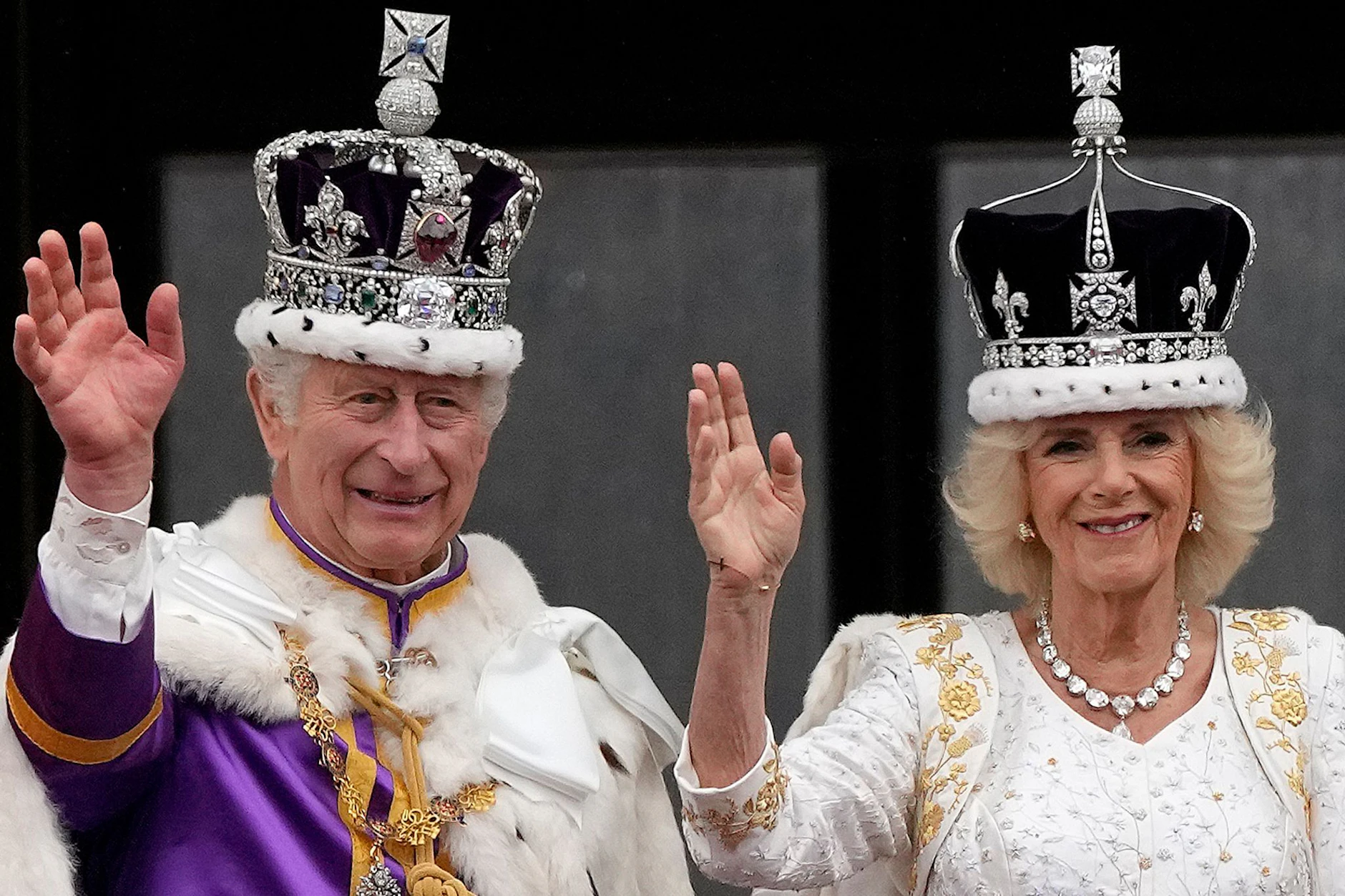 Der King und die Queen: Charles hat und braucht keinen Reisepass, seine Gattin Camilla dagegen schon.