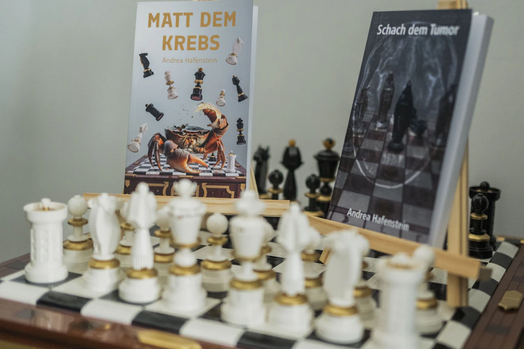 „Schach dem Tumor“ und „Matt dem Krebs“: Die Überlebende hat ihre Erfahrungen aufgeschrieben.