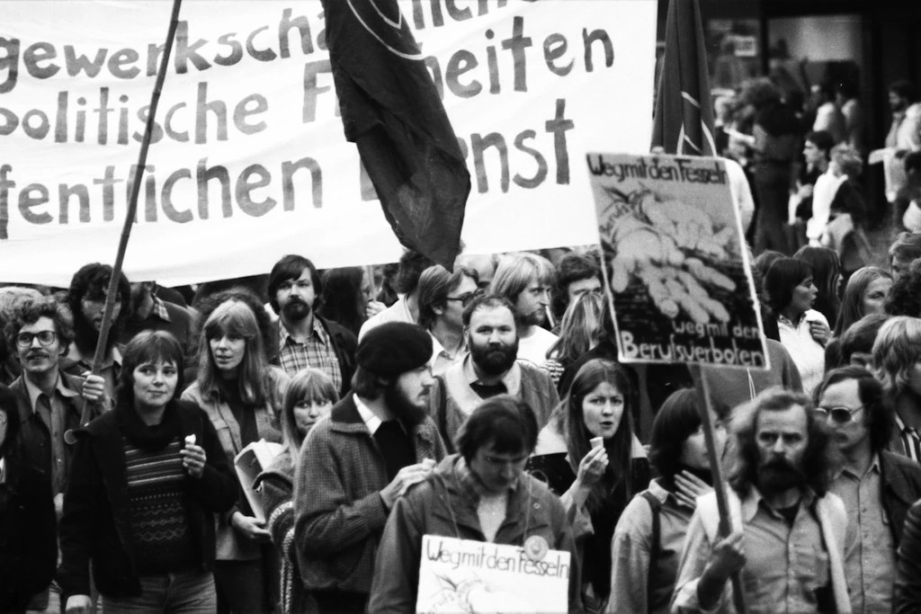 Hannover, 7. Oktober 1978: Rund 3.000 Menschen demonstrieren gegen die Berufsverbote infolge des Radikalenerlasses.