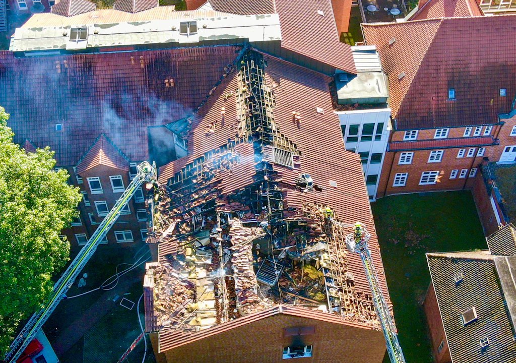 Zwei Tote nach Großbrand im Krankenhaus Ludwigslust: Dutzende Verletzte und Evakuierung