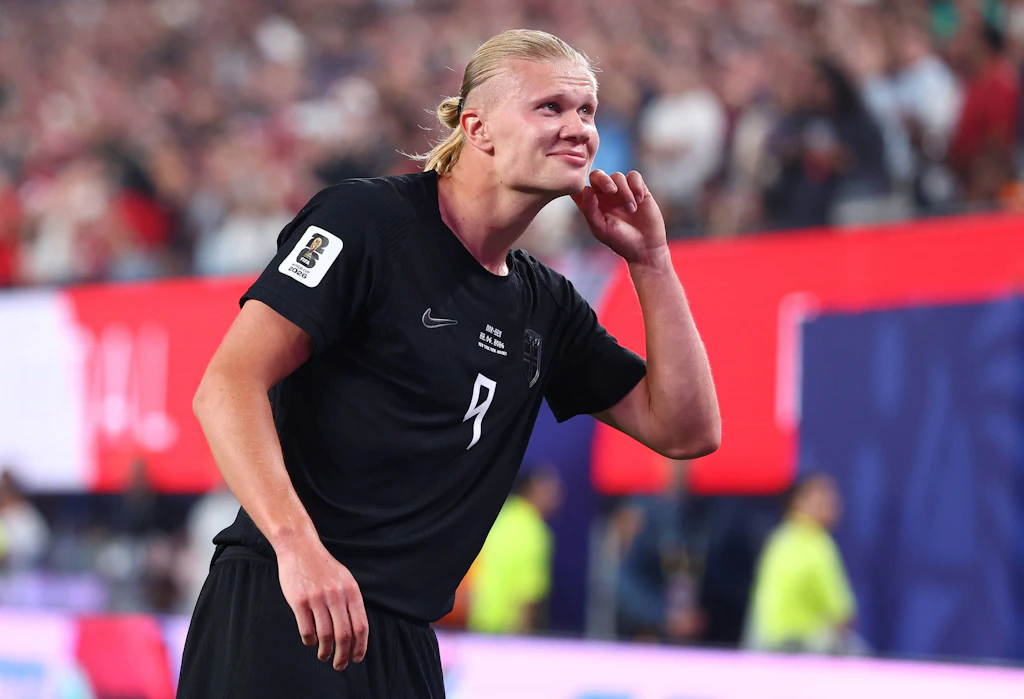 Ein Mann mit Handtasche? Wie Norwegens WM-Star Erling Haaland zur Reizfigur wird