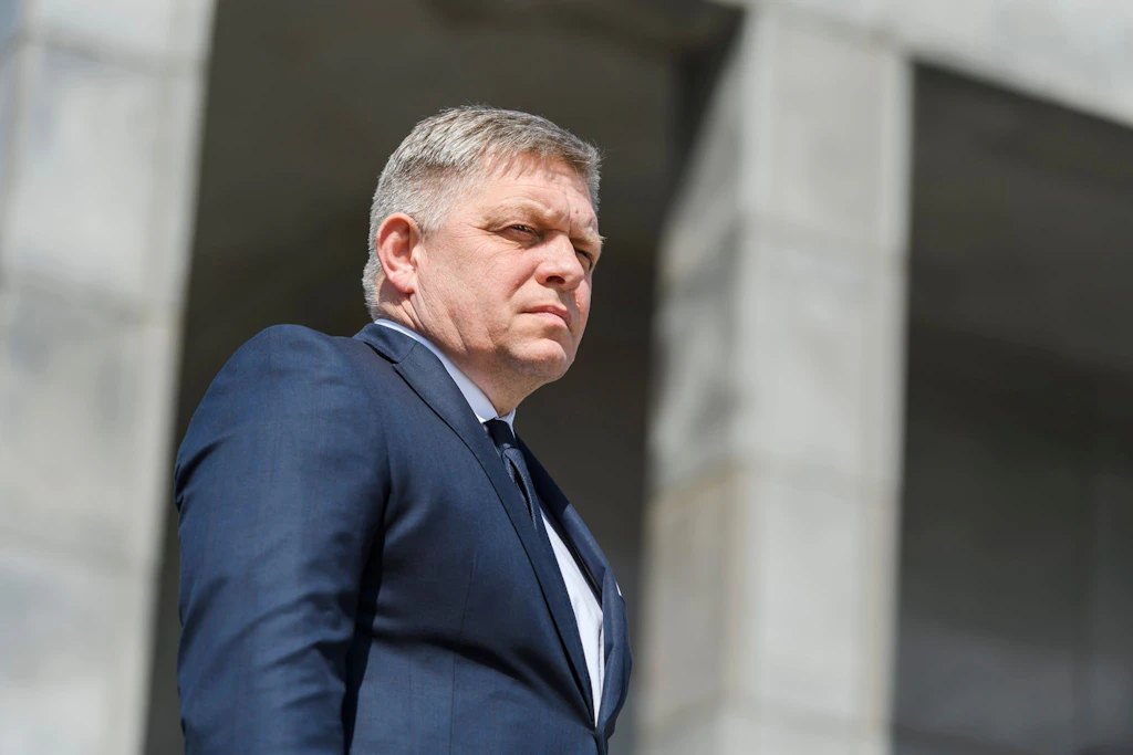 Der slowakische Regierungschef Robert Fico. Er steht in der Kritik, weil sein Land eine Erklärung zur Rückführung ukrainischer Kinder nicht mitträgt.