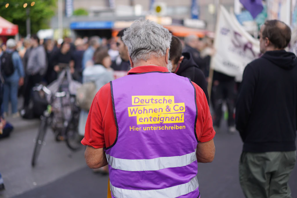 Gemeinsam mit der Initiative „Deutsche Wohnen und Co. enteignen!“ setzt sich die Linkspartei für Enteignungen ein.