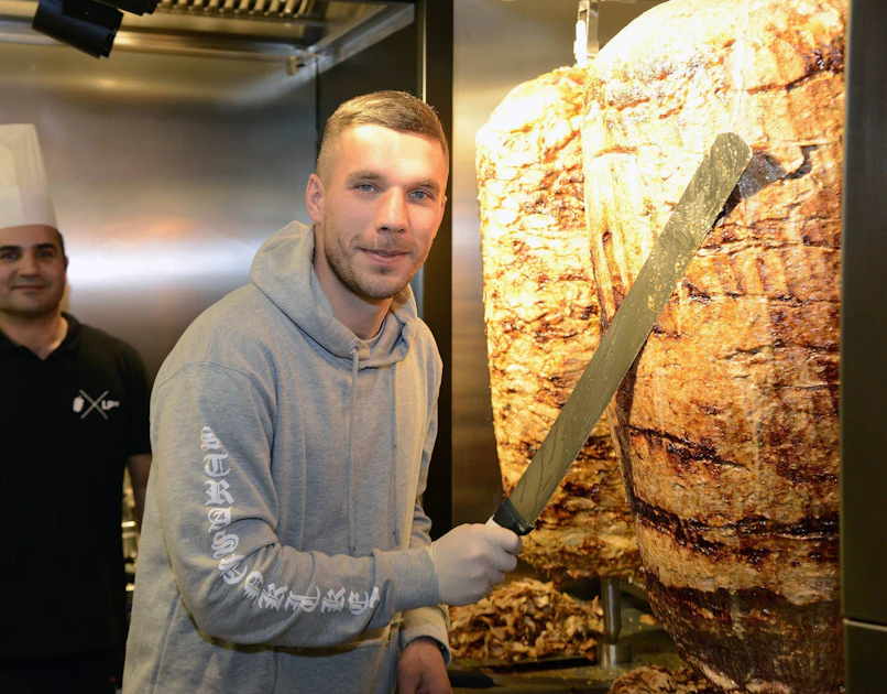 Warten statt Döner: Lukas Podolski verschiebt Berlin-Eröffnung erneut