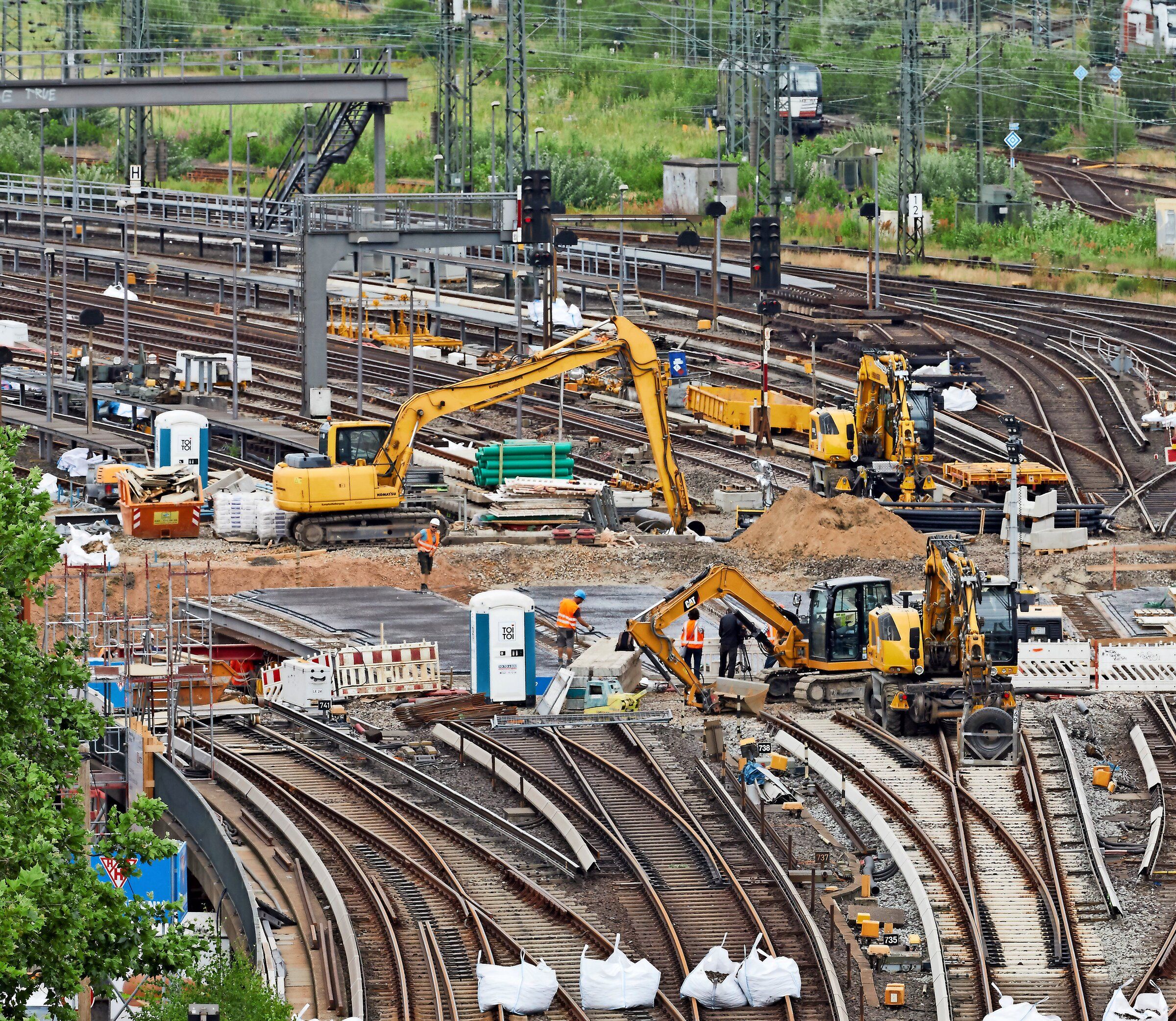DB-Bahnsteig kostet 1,7 Millionen statt 400.000 Euro – Experte rechnet ab: „Geldvernichtungsmaschine“