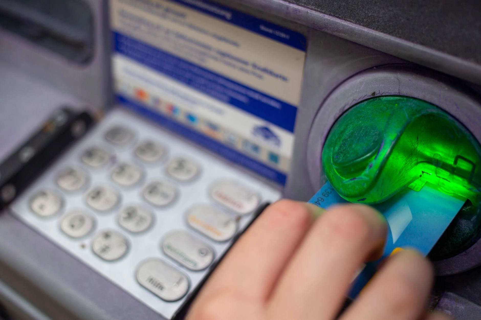 Immer wieder kommt es in Banken zu Überfällen.