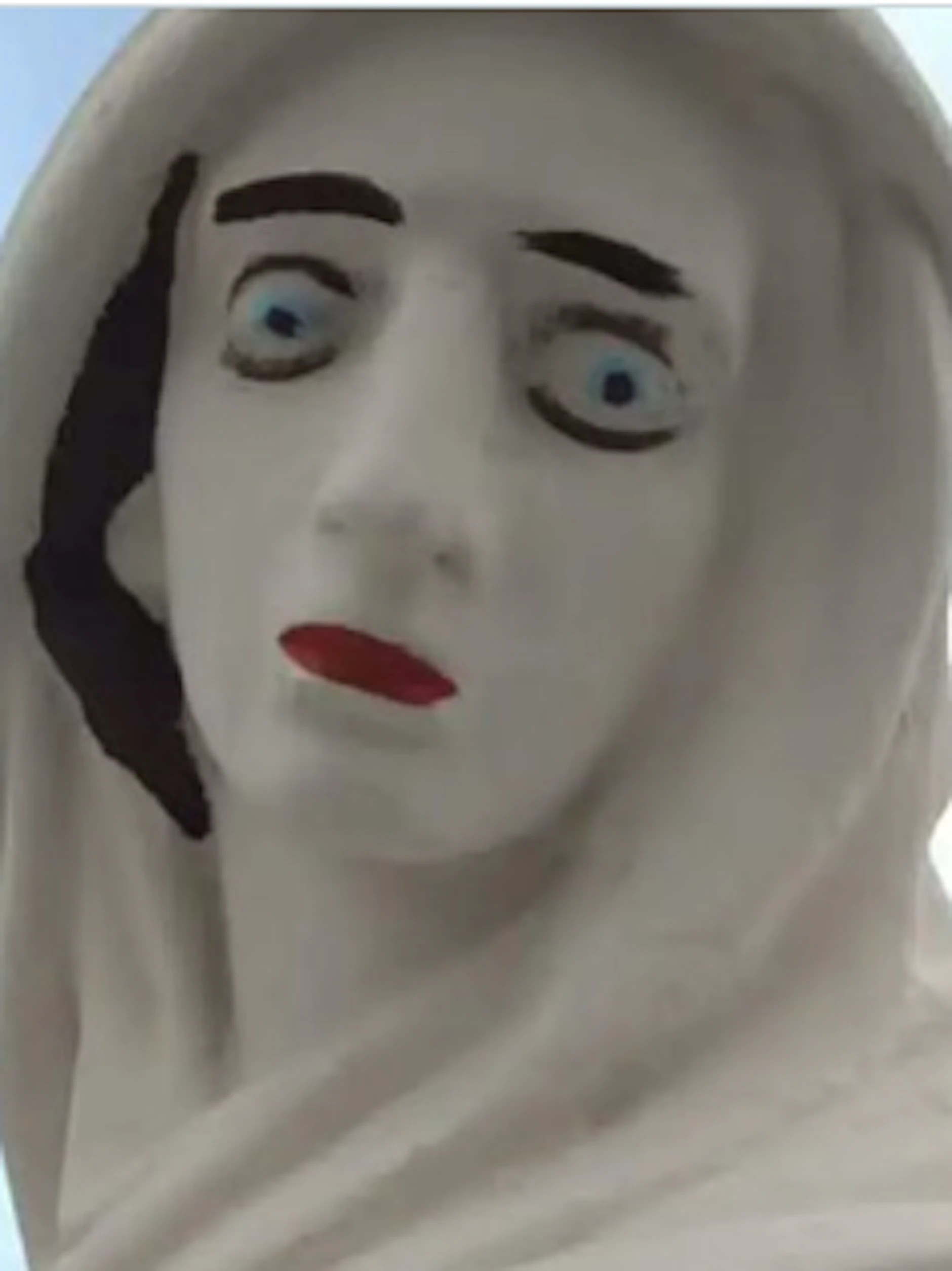 Aus einer trauernden Maria mit Schleier wurde geradezu ein Schreckgespenst.