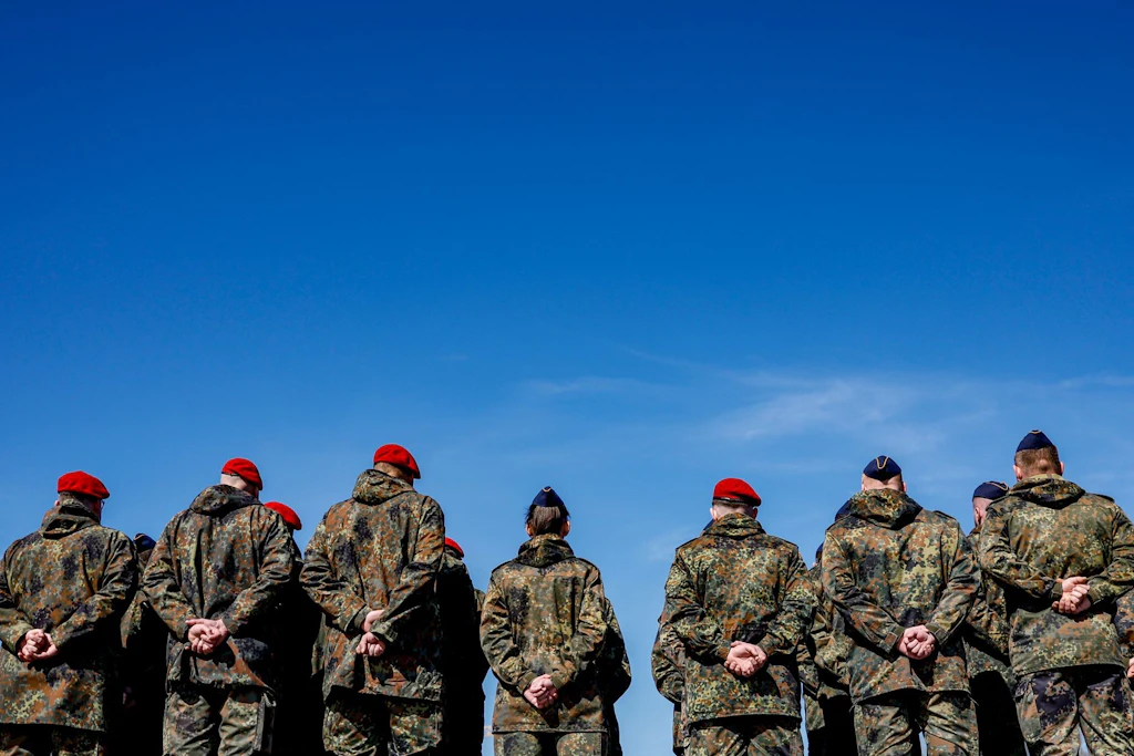 Immer mehr Ex-Militärs wechseln in die Wirtschaft.