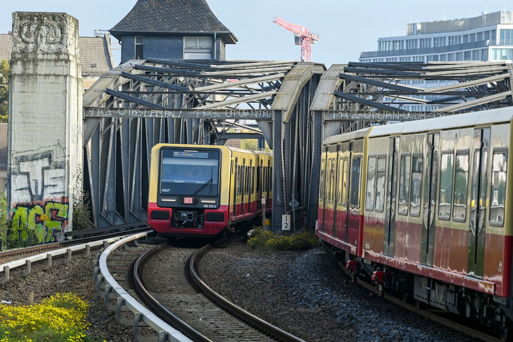 Mehrere Berliner S-Bahnlinien sind von der Signalstörung in Adlershof beeinträchtigt. (Symbolbild)