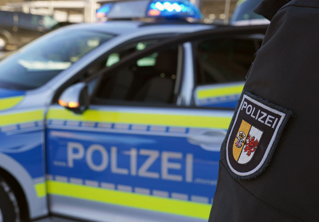 Zwei Unfälle in Vorpommern: Kinder leicht verletzt, Auto überschlägt sich