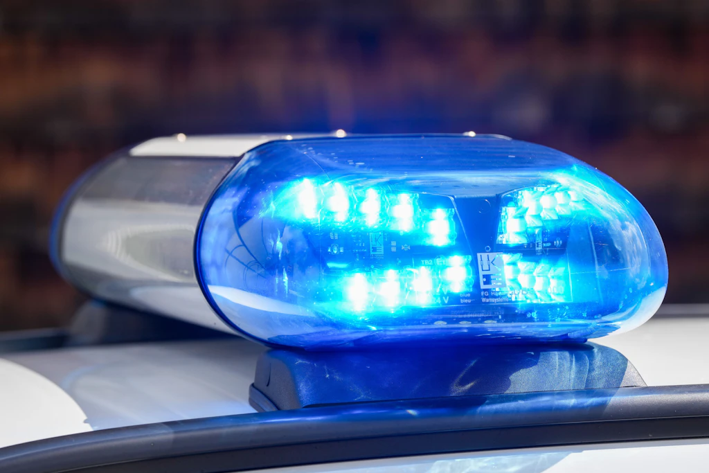 Eine Frau stirbt bei einem Zusammenstoß auf der A4.