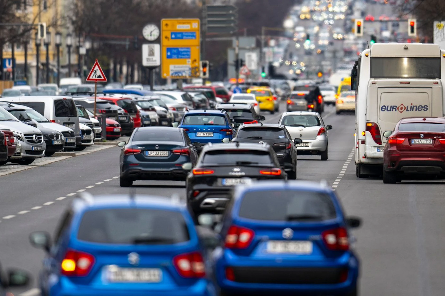 Staus, Baustellen und Co.: Jeden Tag gibt es für Autofahrer in Berlin neue Überraschungen. Doch der Freitag wird friedlich.