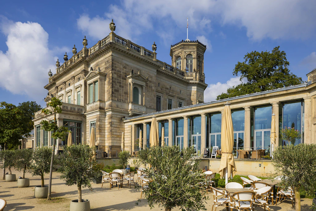 Das Lingnerschloss, eigentlich Villa Stockhausen, ist das geografisch mittlere der drei Elbschlösser in Dresden.