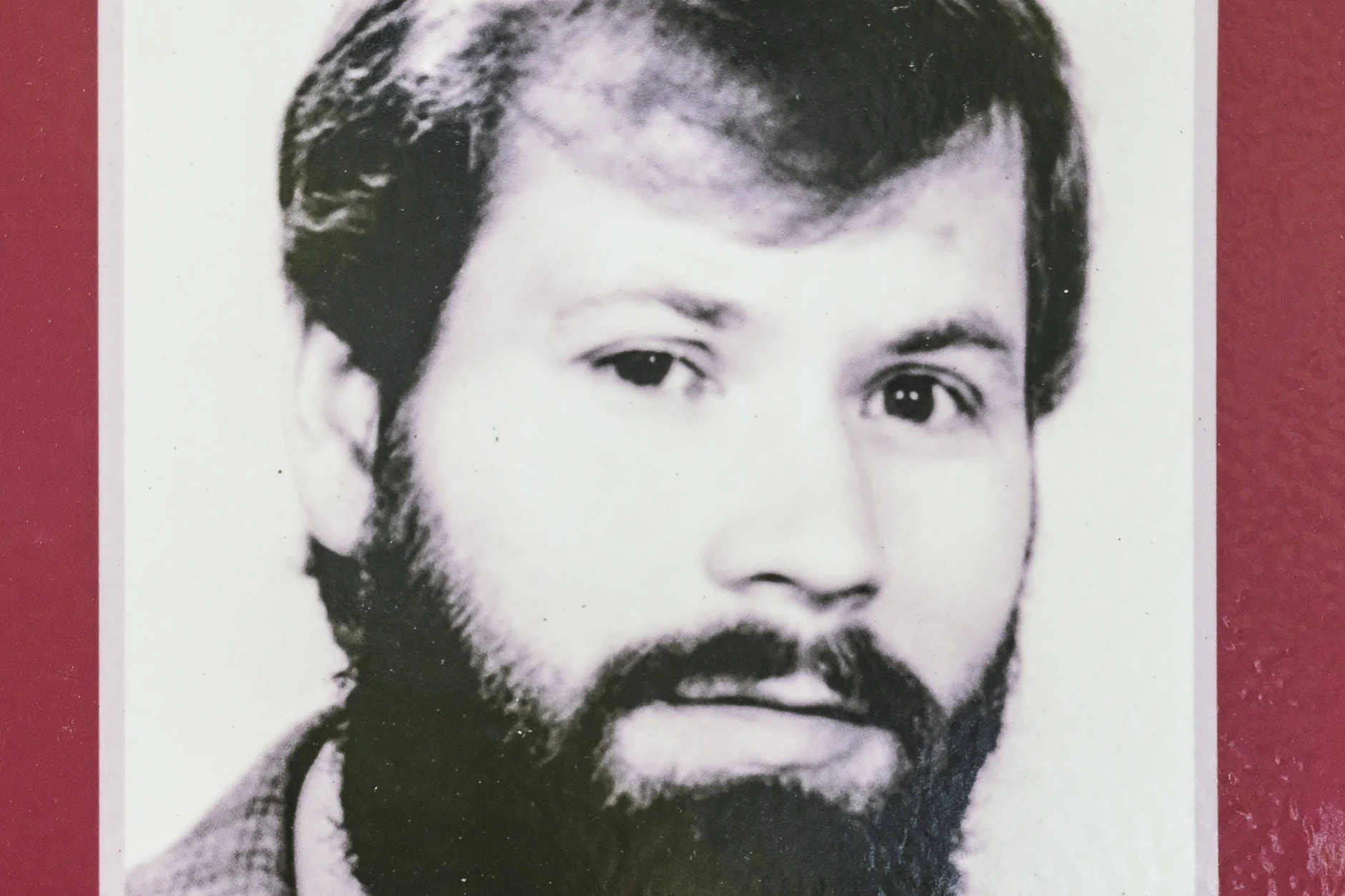 <a href="https://www.berliner-kurier.de/sport/fussball/grab-weg-kurier-rettet-das-letzte-stueck-dieser-ddr-fussball-legende-li.10115784">Winfried Freudenberg flog mit einem selbstgebauten Ballon</a> über die Mauer und stürzte ab. Er gilt als letztes Flucht-Opfer der DDR.