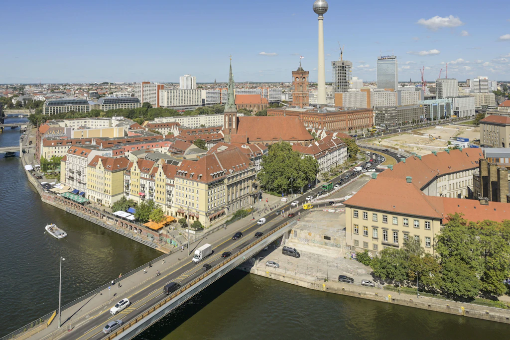 Die Mühlendammbrücke in Mitte zählt zu den wichtigsten Spreequerungen Berlins. Sensoren überwachen den maroden DDR-Spannstahl rund um die Uhr.