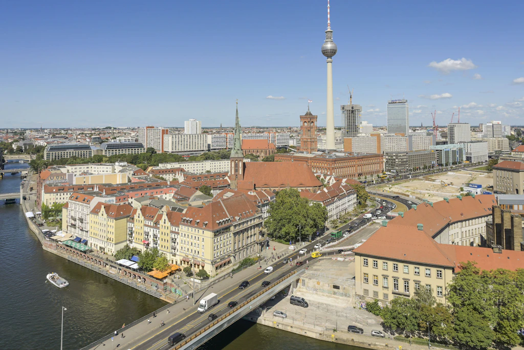 Die Mühlendammbrücke in Mitte zählt zu den wichtigsten Spreequerungen Berlins. Sensoren überwachen den maroden DDR-Spannstahl rund um die Uhr.