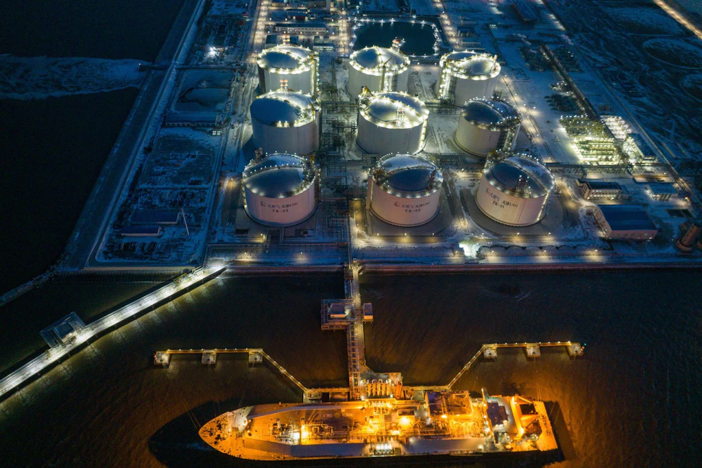Weil wichtige Lieferungen aus dem Nahen Osten fehlen, importiert China immer mehr LNG aus Russland – vor allem aus dem sanktionierten Terminal Arctic LNG 2.