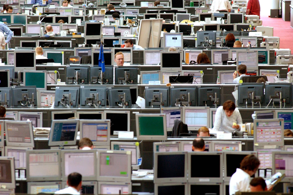 Online-Betrug wird häufig über professionell organisierte Netzwerke und digitale Kommunikationsstrukturen abgewickelt.