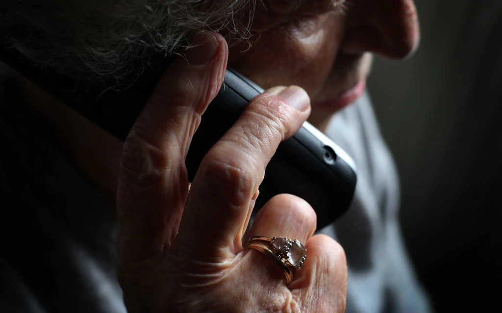 Rentner narrt Telefonbetrüger – vierte Festnahme dank schauspielerischer Leistung