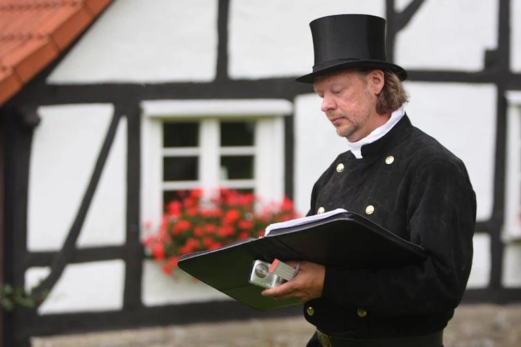 Der Überbringer ist nicht der Autor des Feuerstättenbescheides.