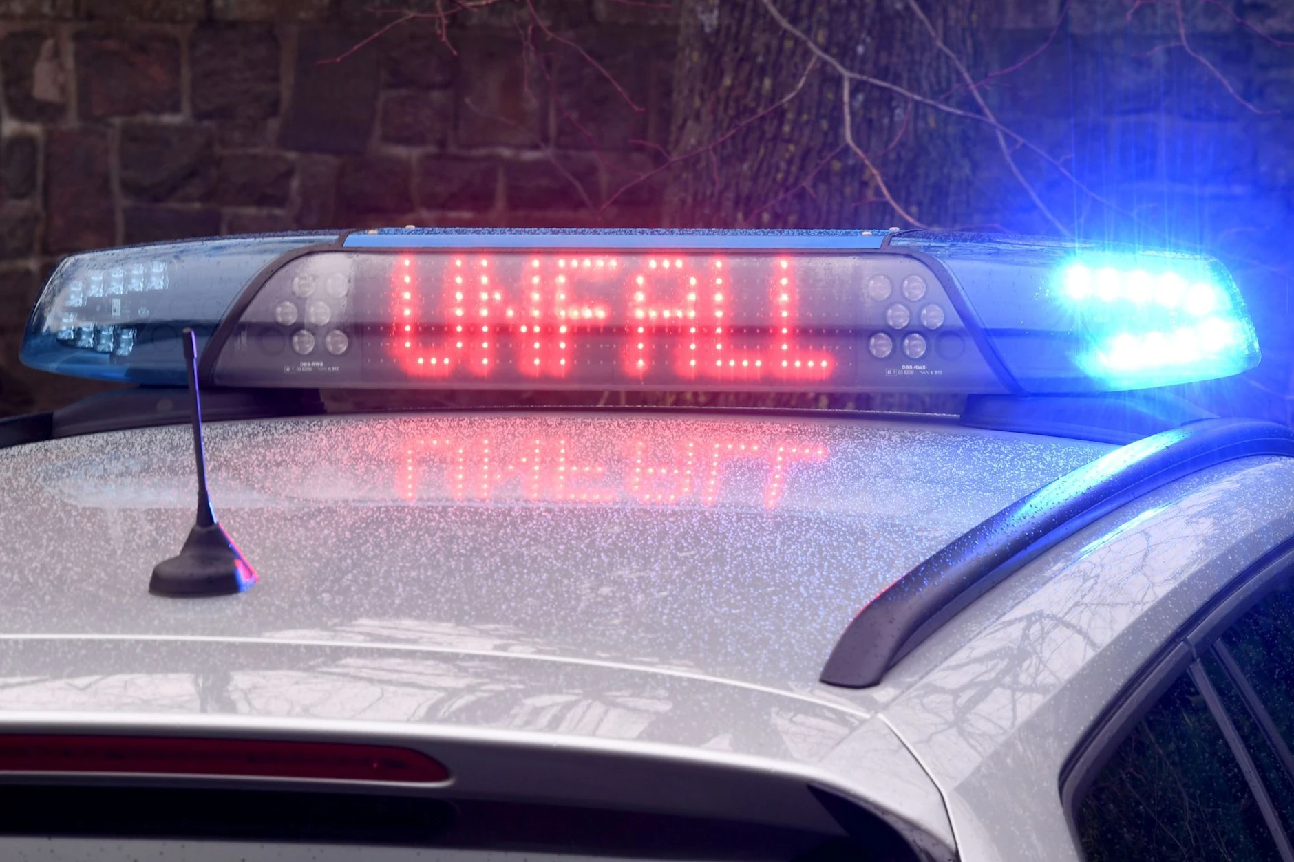 Bei den Unfall, verursacht von einem betrunkenen Fahrer in Papenburg kamen Vater und Tochter ums Leben (Symbolbild).