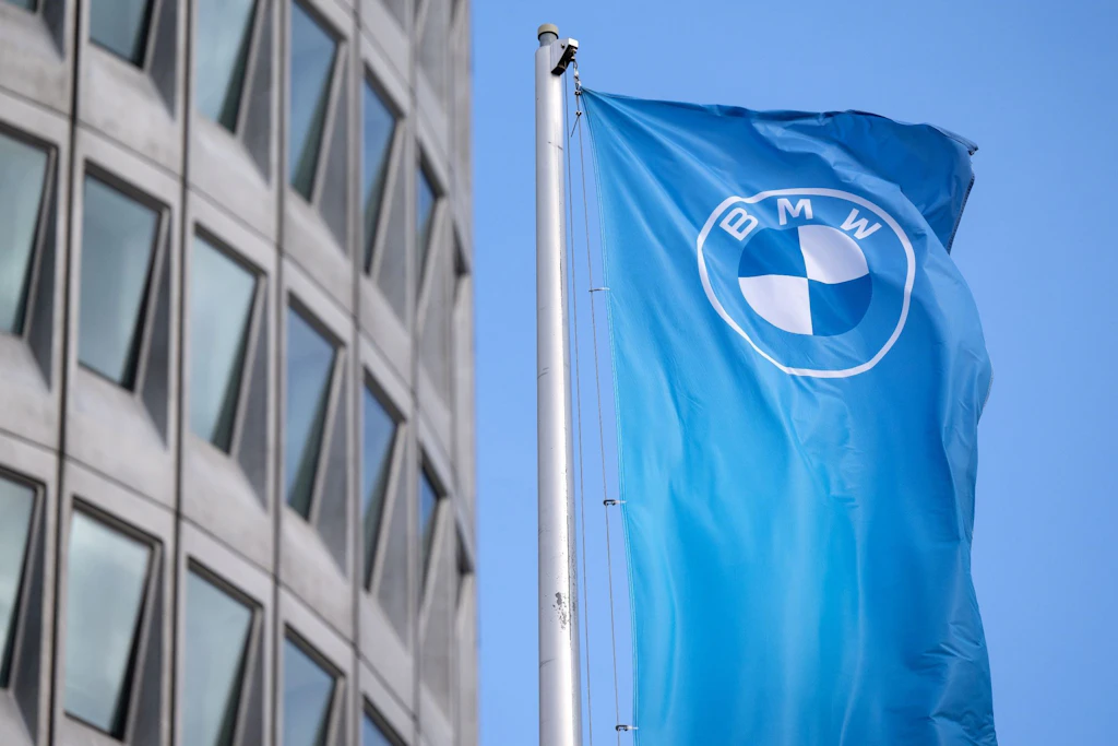 BMW verzeichnet im zweiten Quartal einen deutlichen Gewinneinbruch.