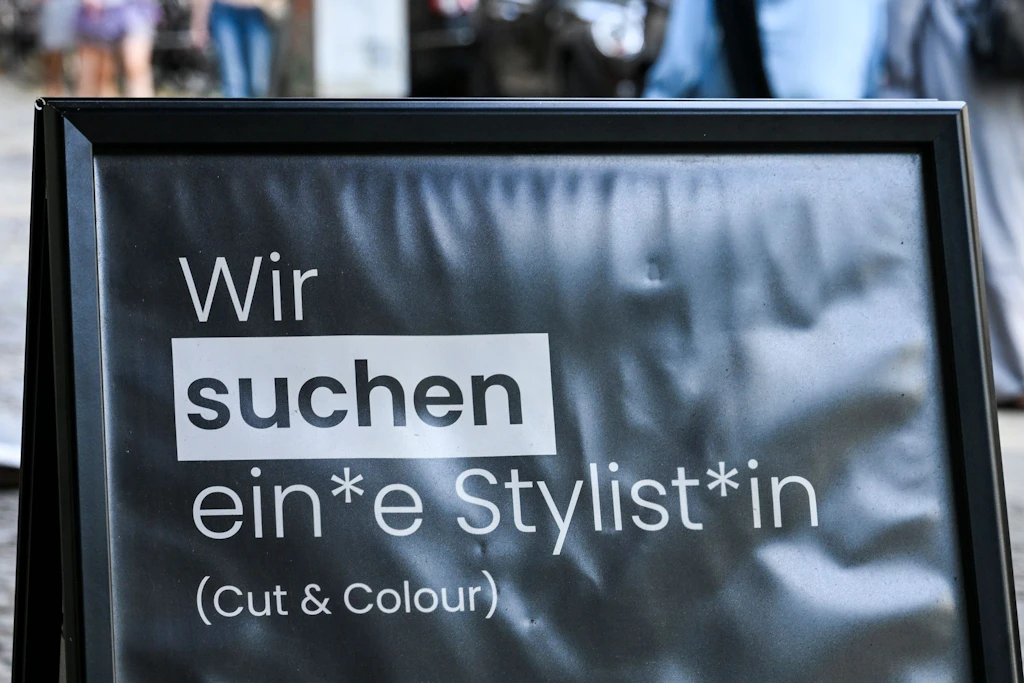 „Stylist*innen gesucht“ – in Berlin gendern Unternehmen offenbar besonders gern.