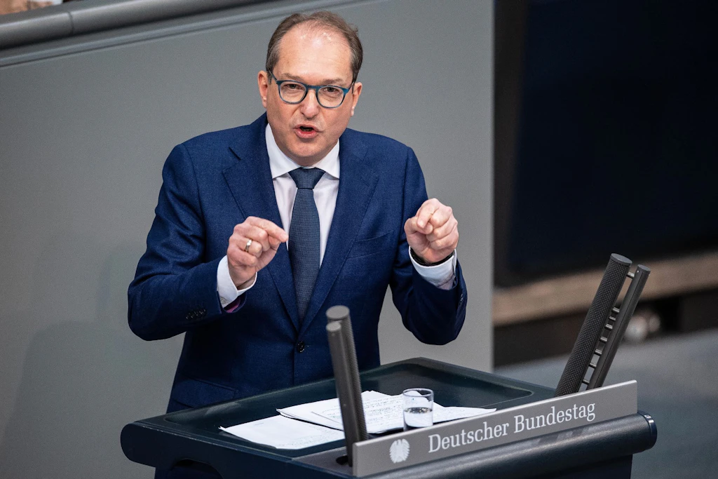 Das Kabinett hat einen von Innenminister Alexander Dobrindt (CSU) vorgelegten Gesetzesentwurf beschlossen.