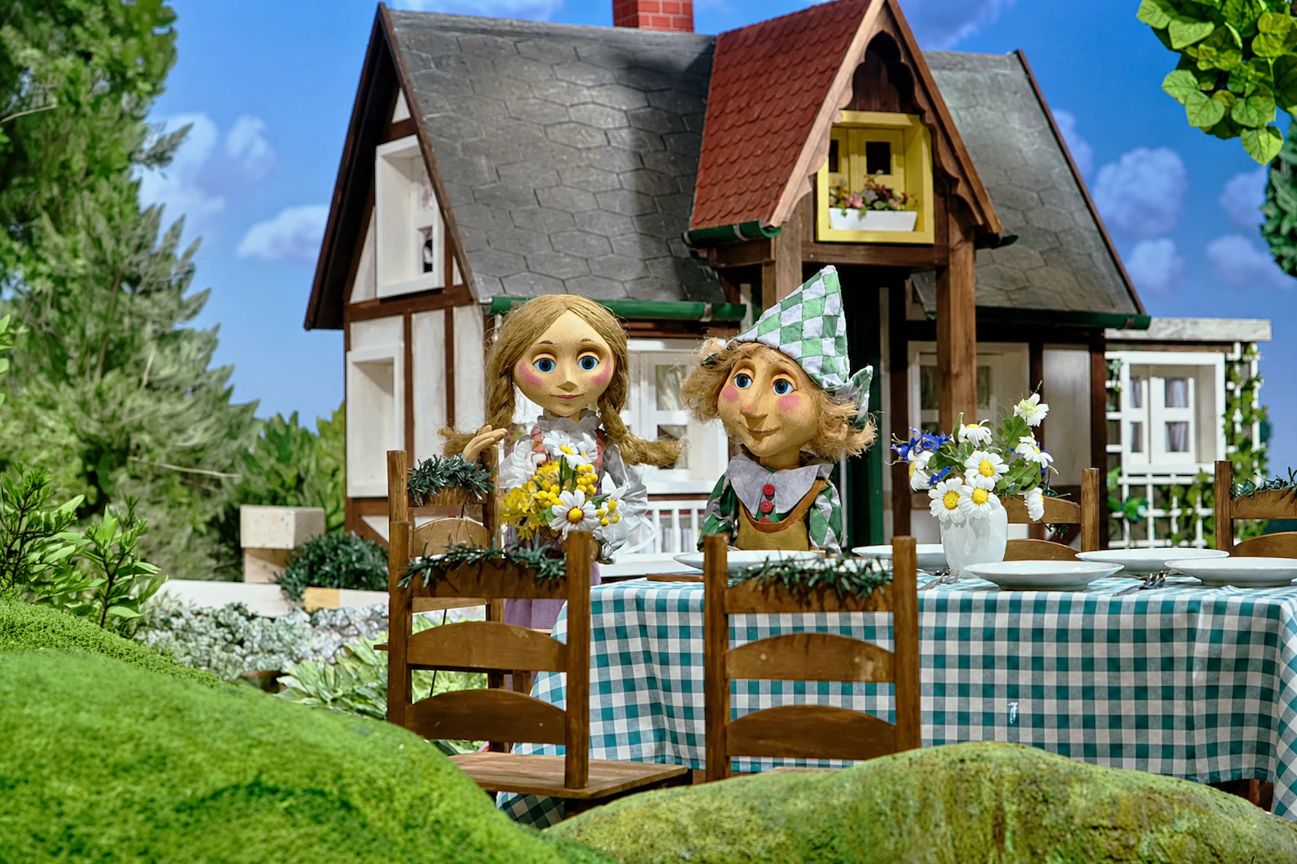 Tolle Kulissen, liebevoll gestaltete Puppen: Filme wie „Kasper – Das gestörte Fest“ aus der DDR stehen anderen Produktionen wie der Augsburger Puppenkiste in nichts nach.