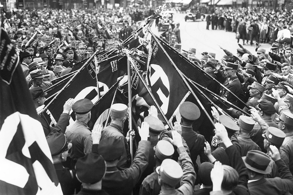 Mit dem Machtantritt der Nazis am 30. Januar 1933 wird ganz Deutschland zielstrebig mit einem vielgestaltigen Geflecht von Unterdrückungsmaßnahmen überzogen.