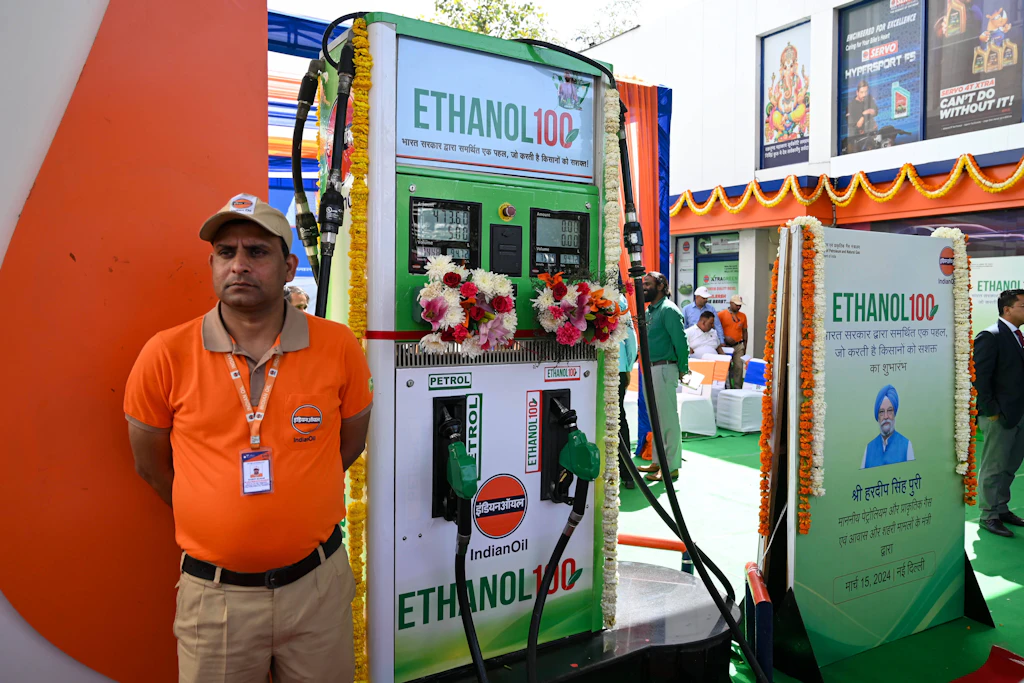 Tankstelle in Neu Delhi: Indisches Benzin soll Russland über Zwischenhändler erreichen. 