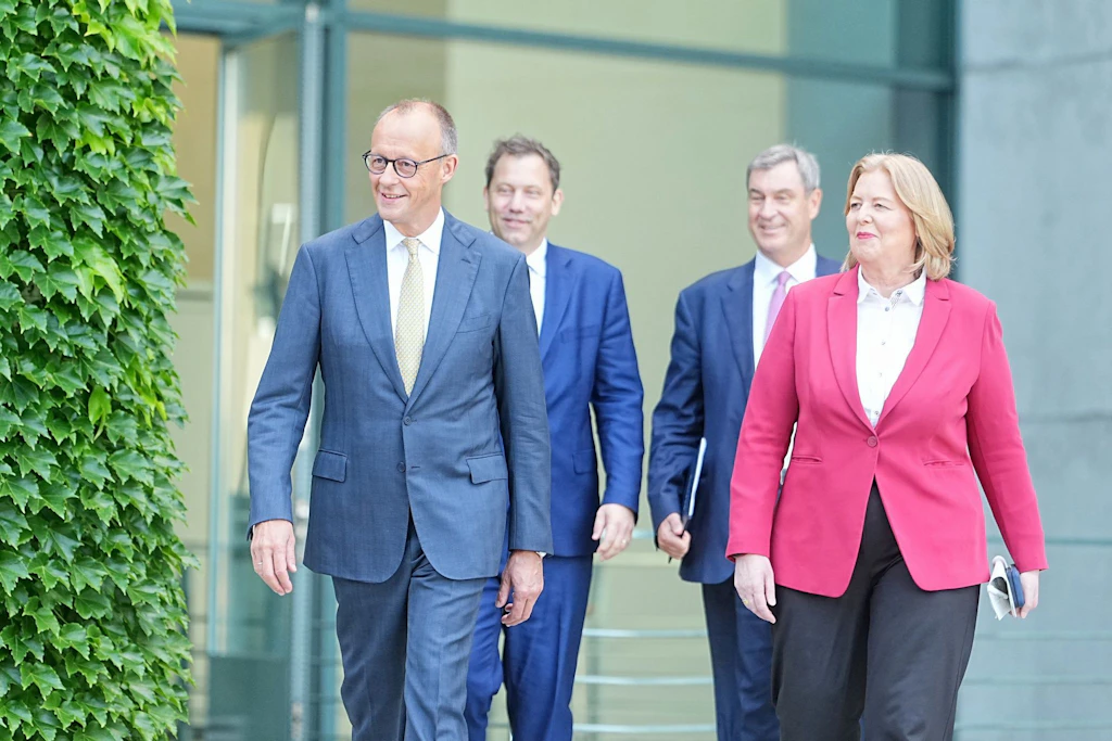 Die Spitzen der Bundesregierung nach der Vorstellung des Reformpakets. Enthält das Konzept eingebaute Ungleichheiten?