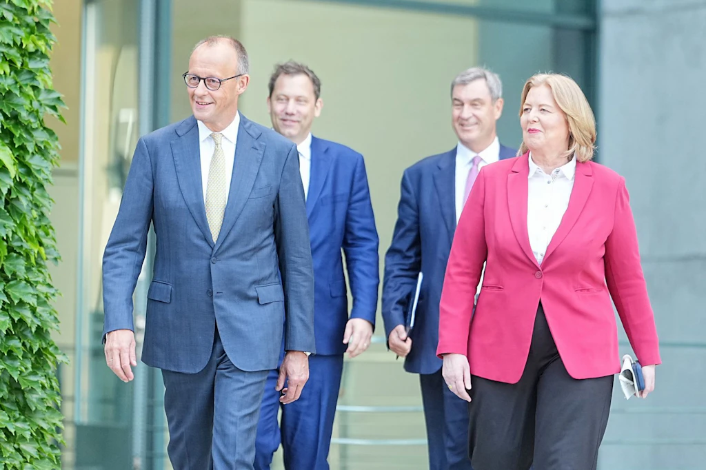 Die Spitzen der Bundesregierung nach der Vorstellung des Reformpakets. Enthält das Konzept eingebaute Ungleichheiten?