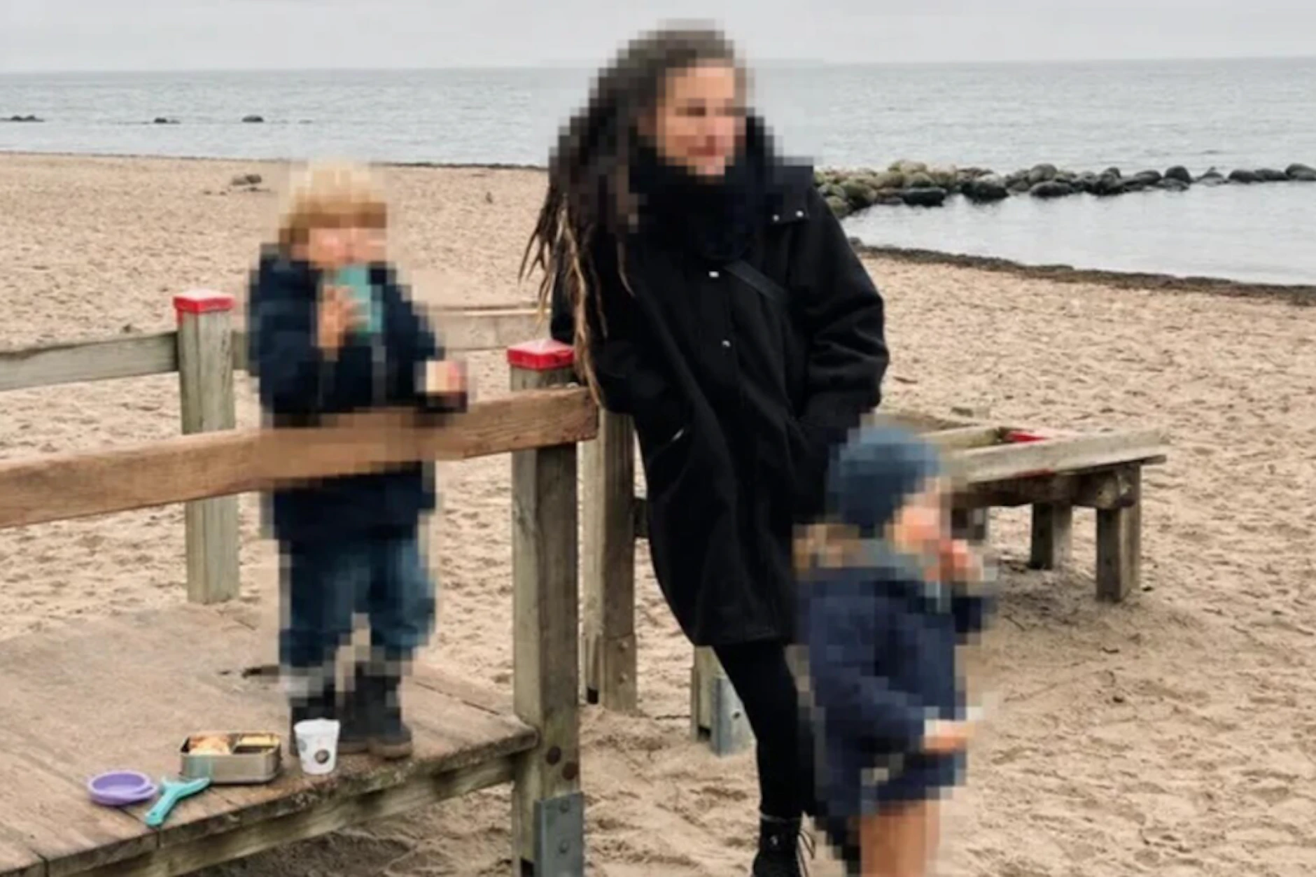 Auf der Plattform Gofundme wurde dieses Foto der 32-Jährigen, die bei dem Blutbad in Stade ums Leben kam, und ihrer zwei kleinen Kinder veröffentlicht.