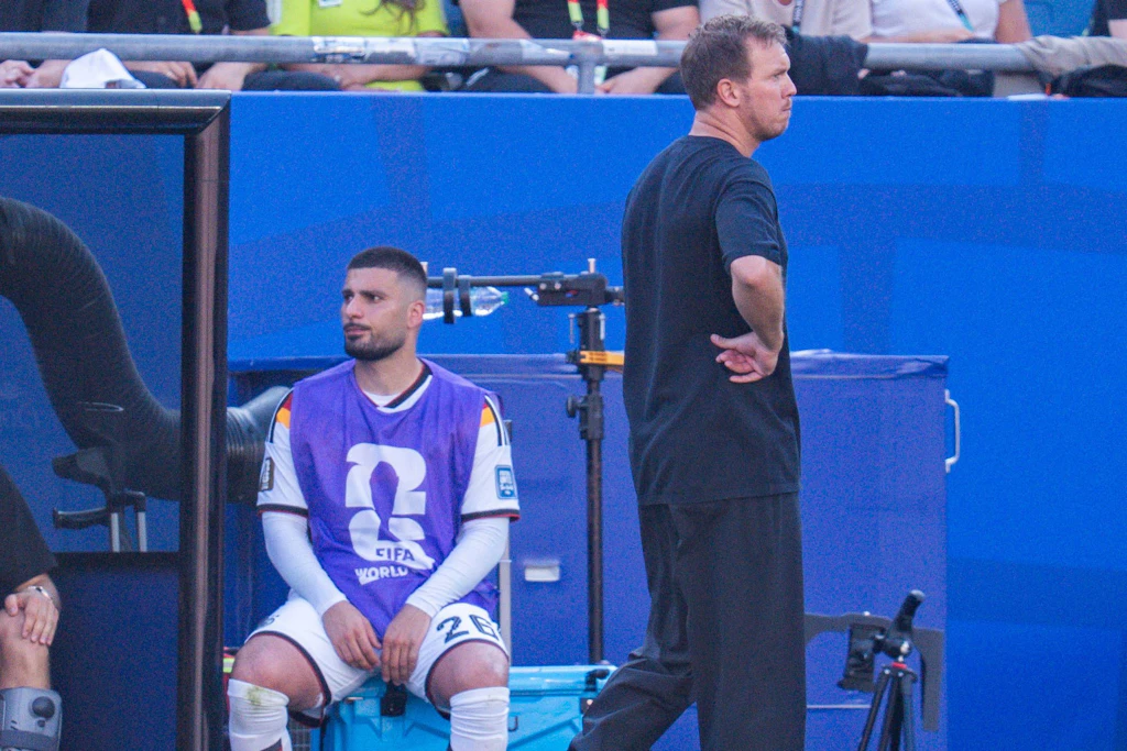 Julian Nagelsmann (r.) äußerte sich als Deutschland-Trainer mehrfach negativ über Deniz Undav (l.). 