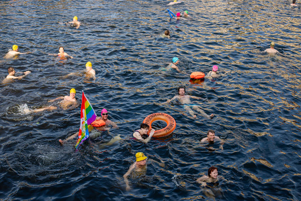 „Ufer frei!“: Warum Hunderte Berliner am Samstag durch die Spree schwimmen