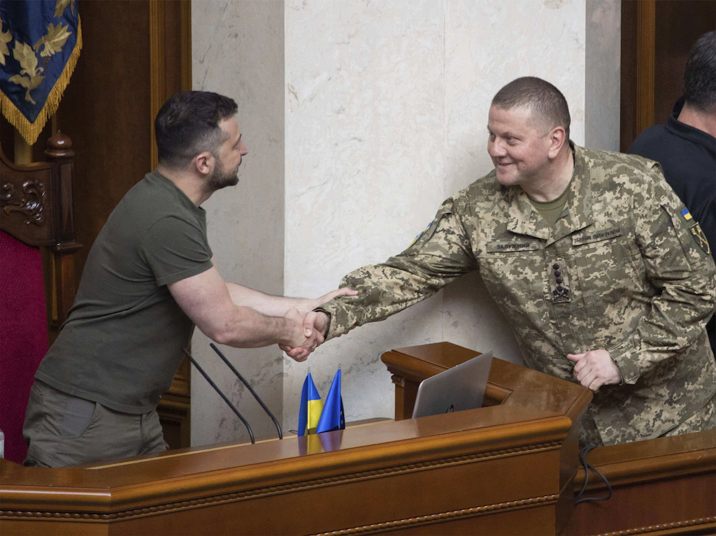 Selenskyj gegen Saluschnyj? Warum in der Ukraine plötzlich über Wahlen spekuliert wird