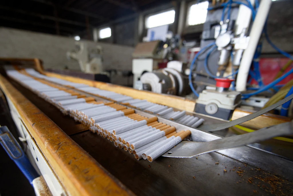 Der Zoll hat eine illegale Zigarettenfabrik in Haldensleben in Sachsen-Anhalt ausgehoben.