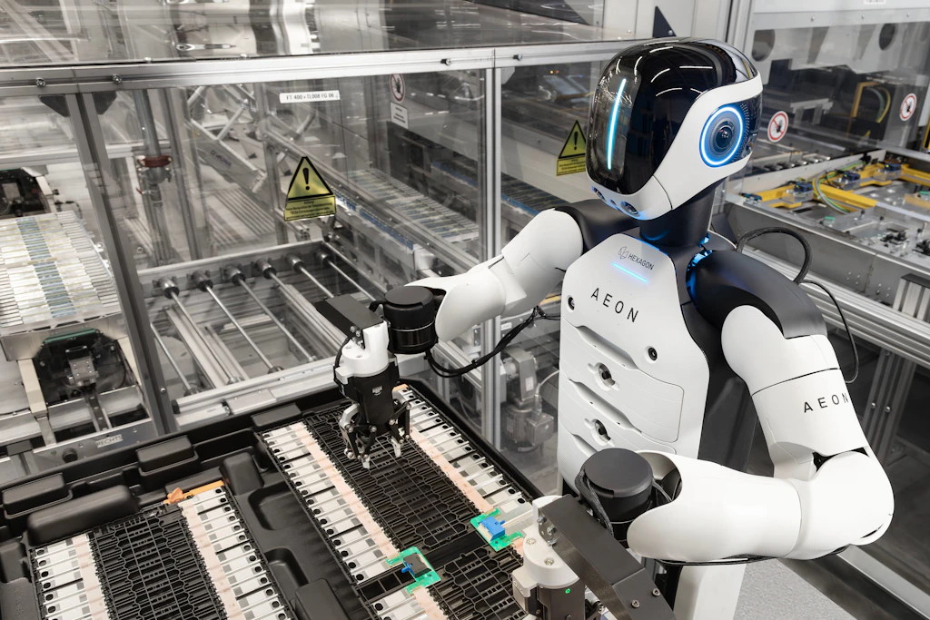 Humanoide Roboter im BMW-Werk Leipzig: Die Maschinen sollen künftig unter anderem Aufgaben in der Fahrzeugproduktion übernehmen.